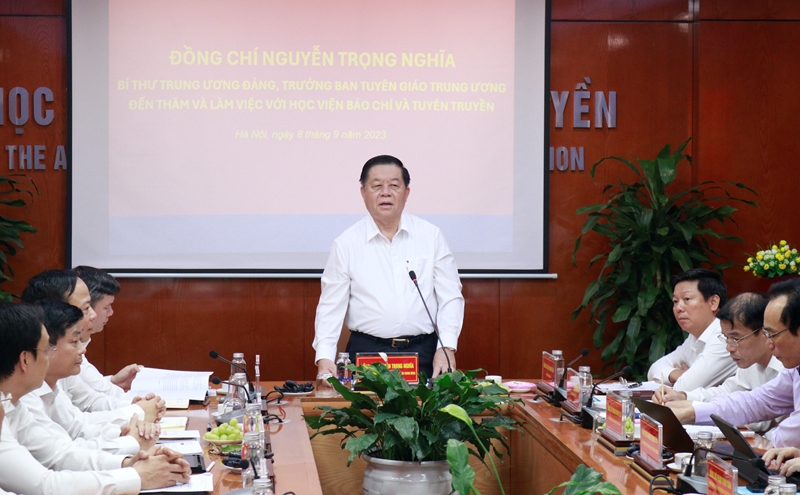 TRUNG TÂM CEDC TẶNG QUÀ CÁC CHÁU HỌC SINH VƯỢT KHÓ HIẾU HỌC TẠI TIỀN GIANG